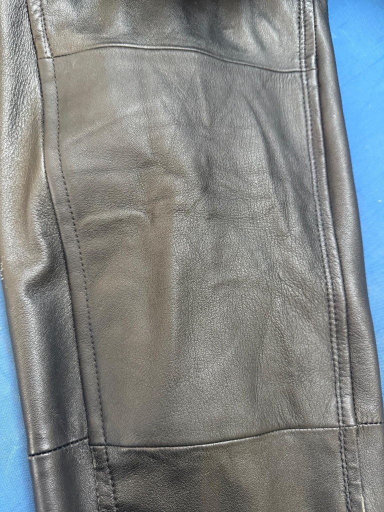 Lederhose Riss-Reparatur Nachher